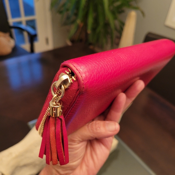 GUCCI Pebbled Calfskin Soho Zip Around Wallet Tabasco Red - Picture 6 of 14